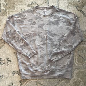 Athleta camo sweatshirt Sz XS